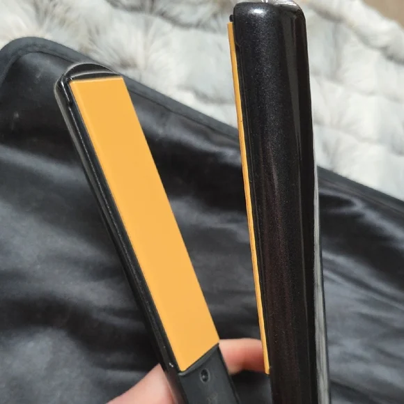 CHI Original Black and Gold Hair Straightener - Picture 3 of 5
